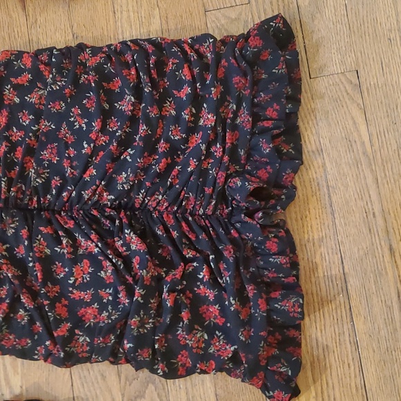 FASHION NOVA STRAPLESS BUNCHED BODYCON MINI FLORAL DRESS WITH ROSES AND RUFFLES - Picture 4 of 5